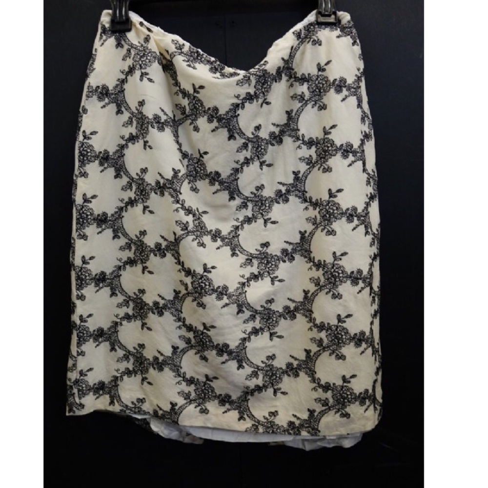 Ann Taylor Embroidered Skirt Sz.10